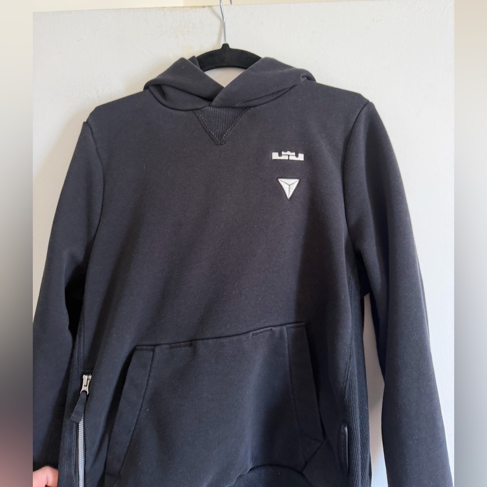 Nike LeBron James ‘King’ Kids Black Po Hoodie Sweater size Medium EUC - Picture 13 of 16